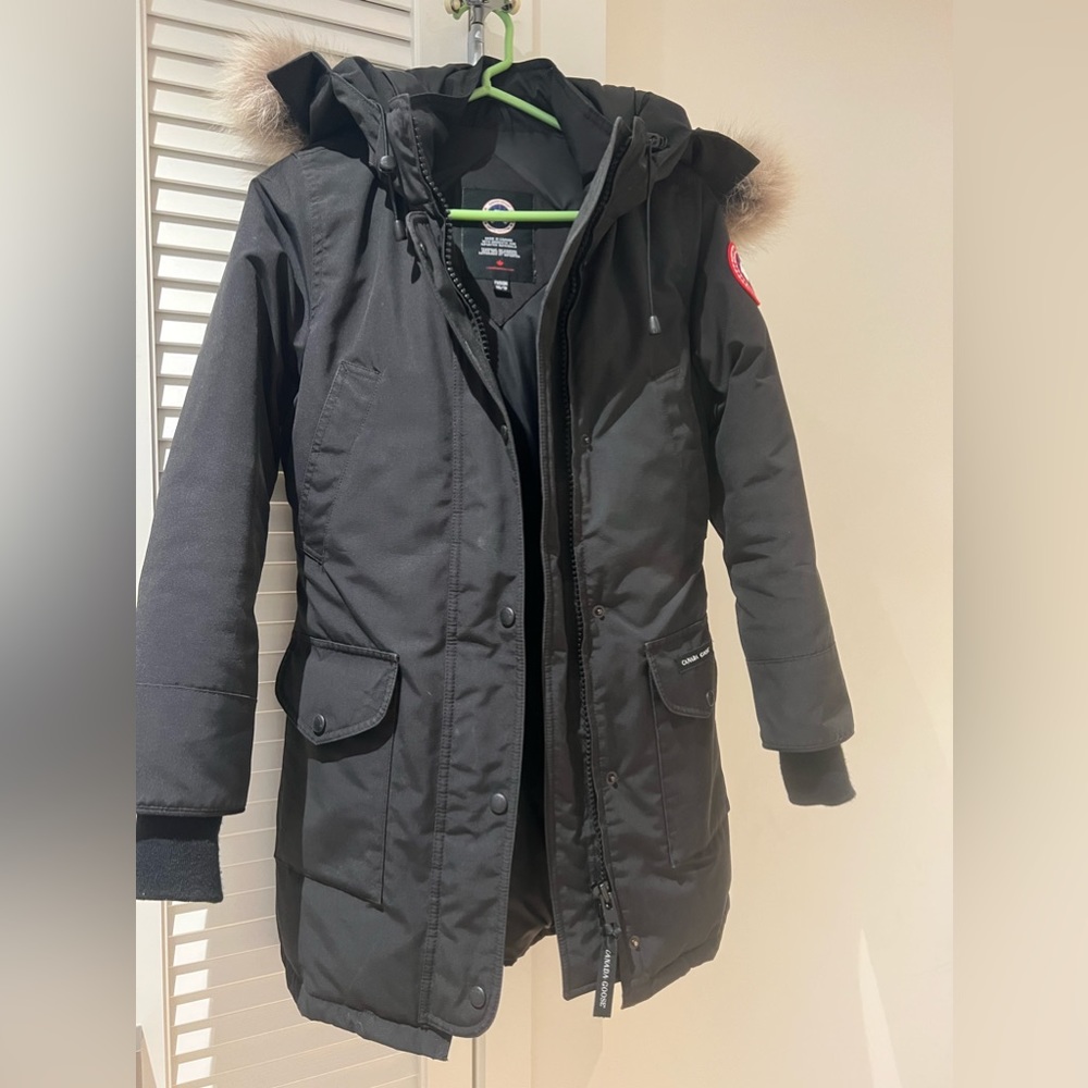SOLD - Canada Goose Trillium Parka Women’s XS Black Fur Trim Authentic